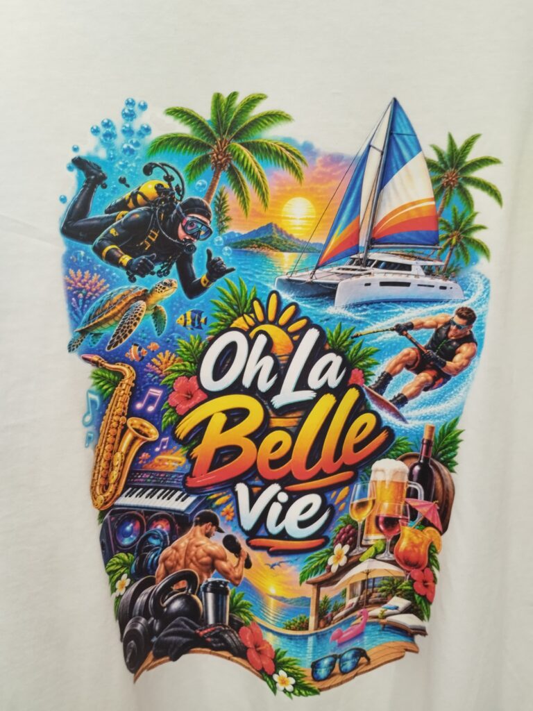 T-shirt personnalisé coloré réunissant voyages, plongée, voile, sport, musique et loisirs